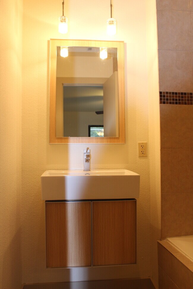 Building Photo - 209-E Eden at Avondale