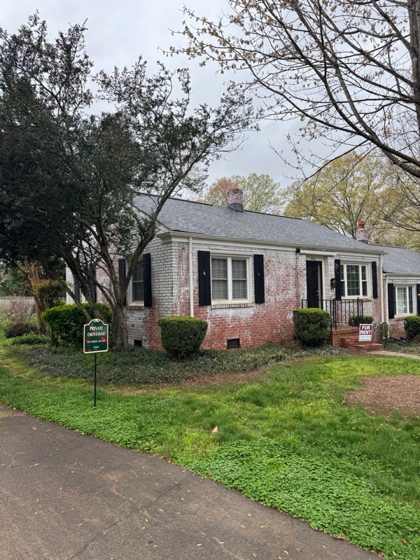 Building Photo - 1976 Lynnwood Dr