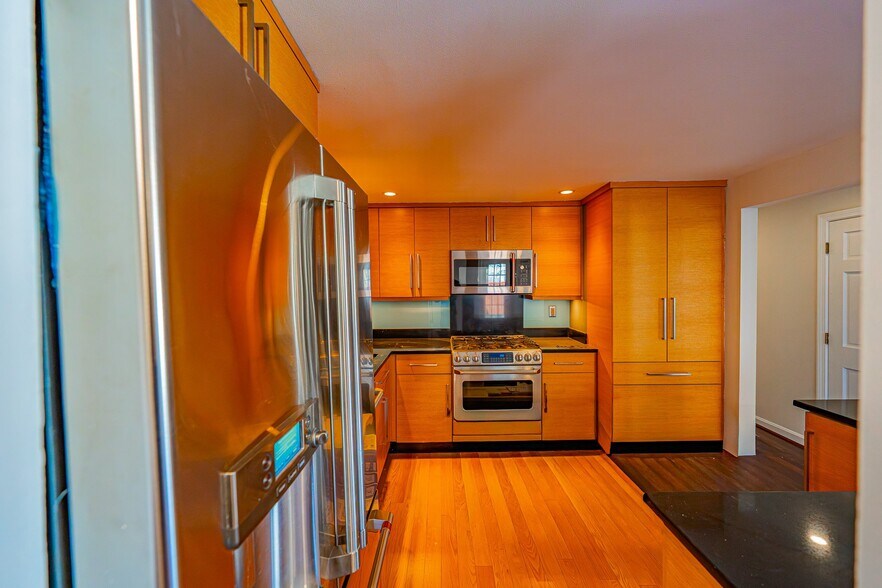 Building Photo - 13 Buena Vista St