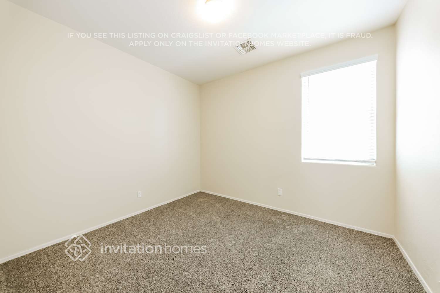 Building Photo - 10235 W Hilton Ave