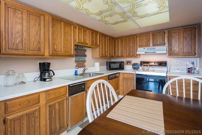 Building Photo - 5188 Woodland Lakes Dr
