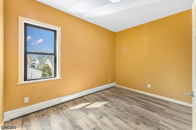 Building Photo - 116 Paine Ave