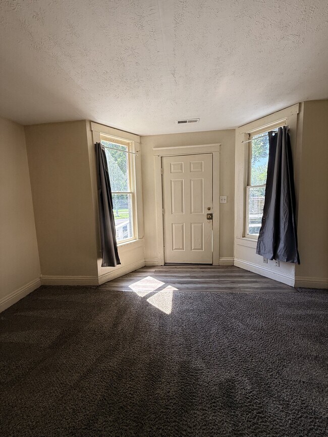 Building Photo - 500 N Shore Dr