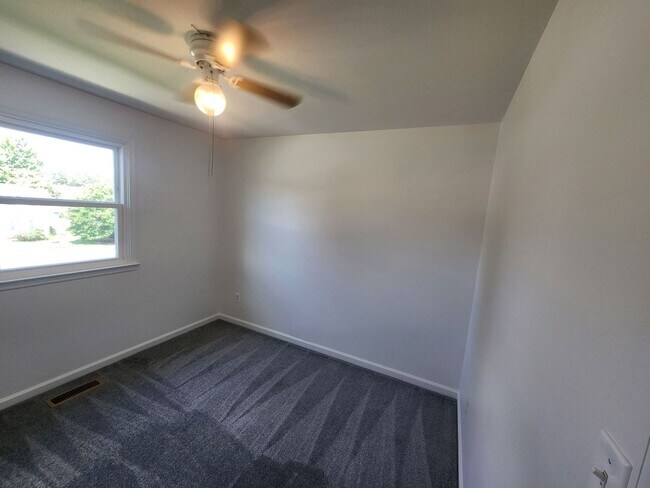 Building Photo - 4 bedroom house in Prince George