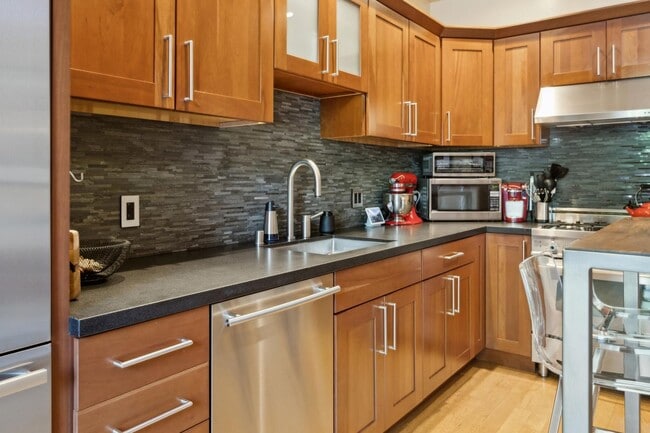 Building Photo - Charming, Furnished 1bd in the Castro