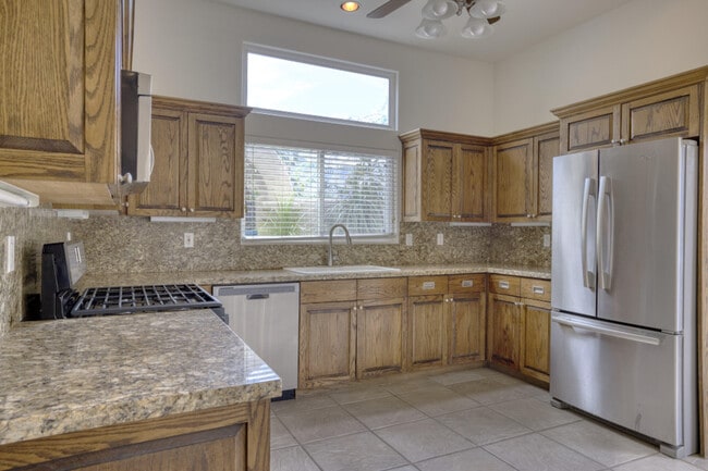 Building Photo - 53740 Avenida Navarro