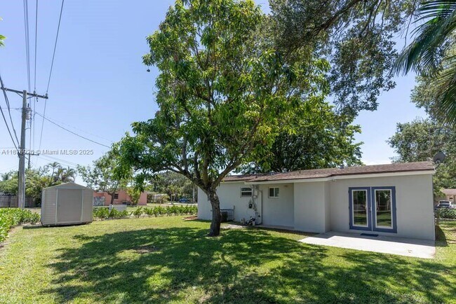 Building Photo - 1101 N 71st Terrace