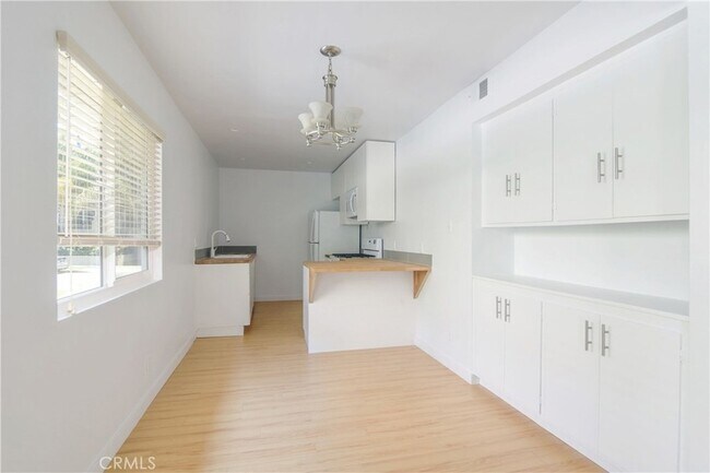 Building Photo - 11921 Goshen Ave