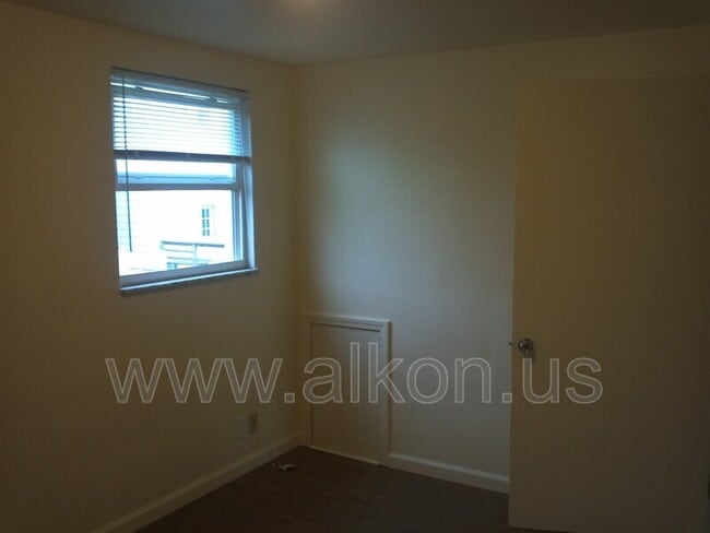 Building Photo - 651 Bigelow St