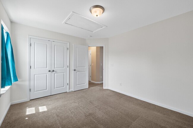 Building Photo - 230 Rosewood Ln