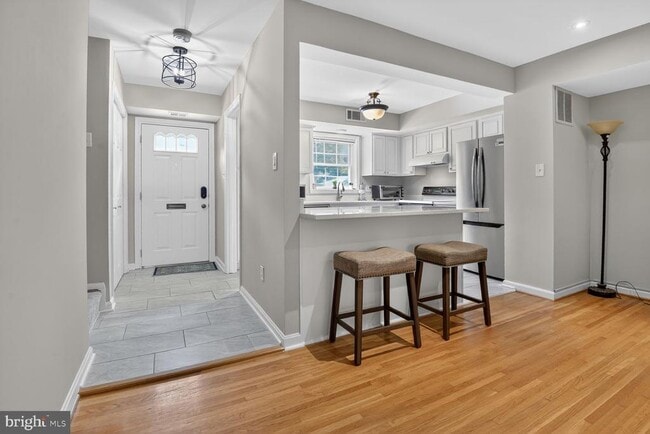 Building Photo - 7716 Tiverton Dr
