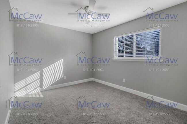 Building Photo - 706 Janann St