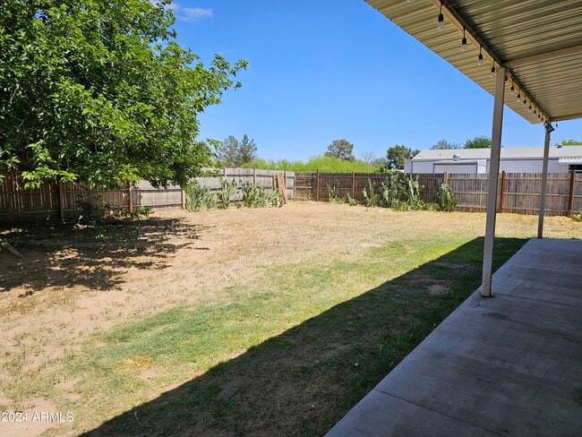 Building Photo - 1042 W Ocotilla St