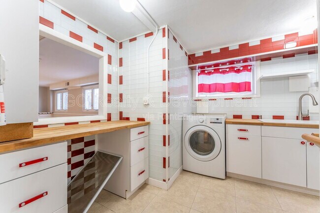 Building Photo - 810 W Dresser Dr