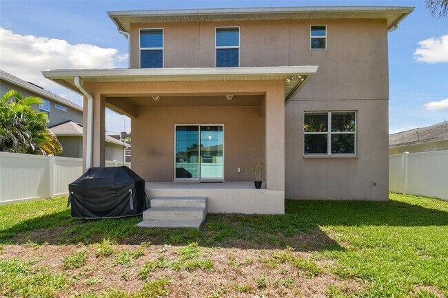 Building Photo - 7111 S Westshore Blvd