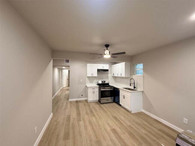 Building Photo - 5238 Pease St