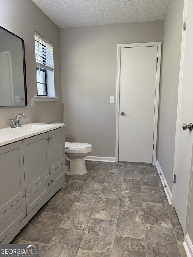 Building Photo - 731 Moon Bridge Rd