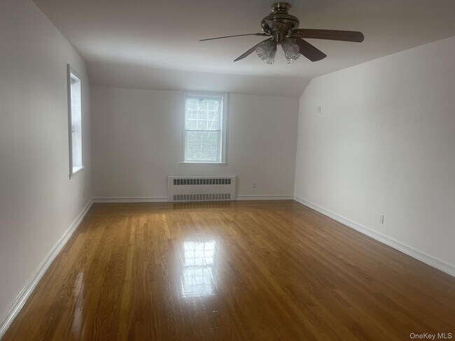 Building Photo - 314 Main St