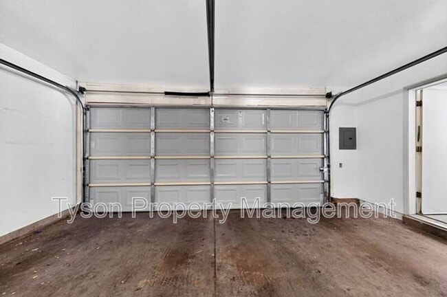 Building Photo - 1515 La Charles Dr NE