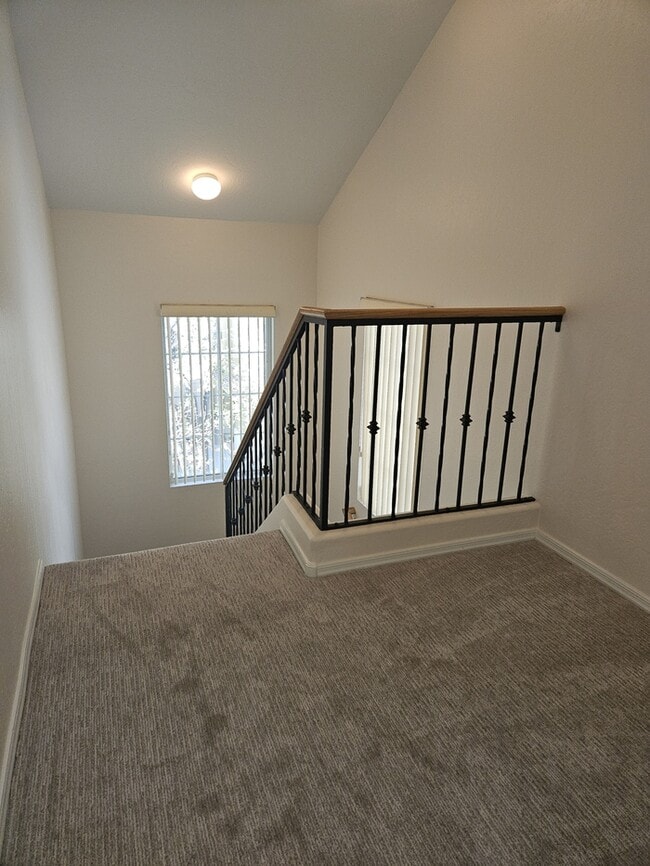 Building Photo - 3 Bed 3 Bath 2 CG Walking distance to Downtown Gilbert. Great Location