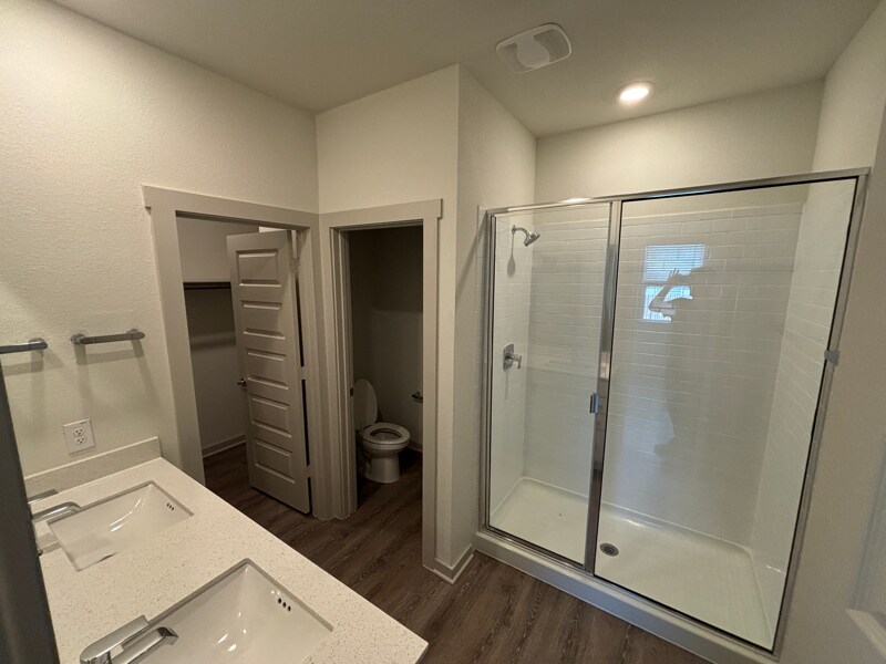 Building Photo - 305 Fremont Dr