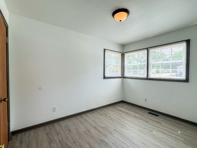 Building Photo - 1307 Tabb Ave