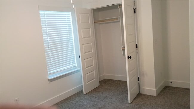 Building Photo - 2141 Bluebonnet Ln