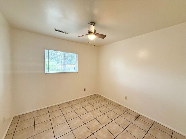 Building Photo - Charming 3 bedroom, 1 bathroom home located just minutes from downtown Prescott.