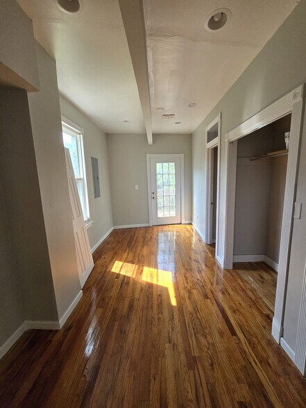 Building Photo - 58 Spruce St