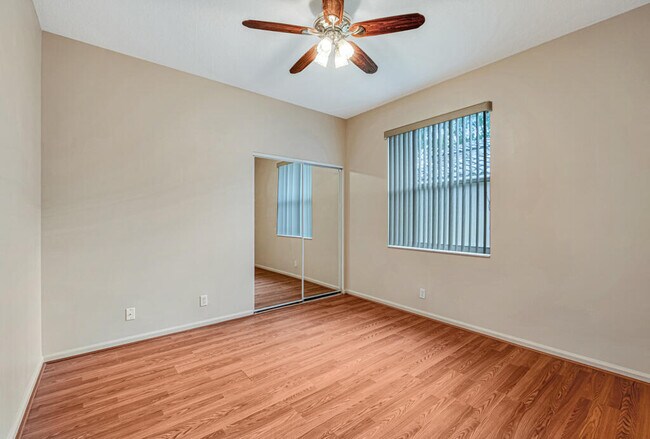 Building Photo - 9795 Crescent View Dr S