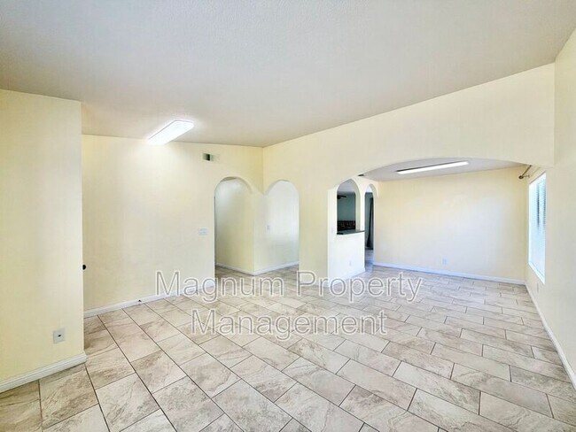 Building Photo - 25268 Shadescale Dr