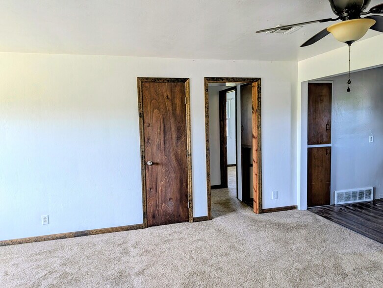 Building Photo - 5220 E Calla Rd