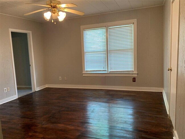 Building Photo - 416 Shaw St