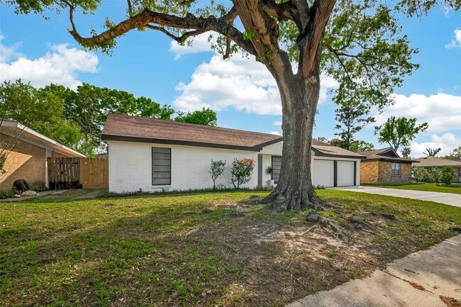Building Photo - 5523 Kuldell Dr