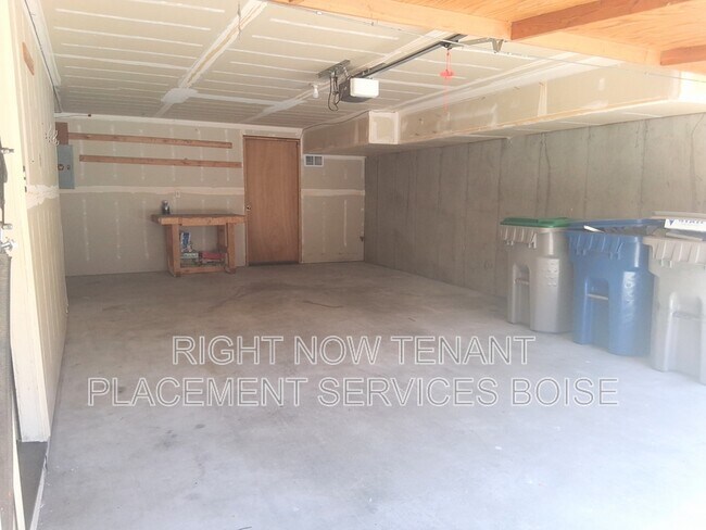 Building Photo - 1760 Woodbridge Ln