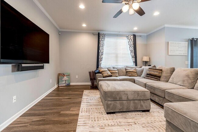 Building Photo - 123 Schellinger St