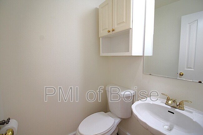 Building Photo - 85 S Linder Rd