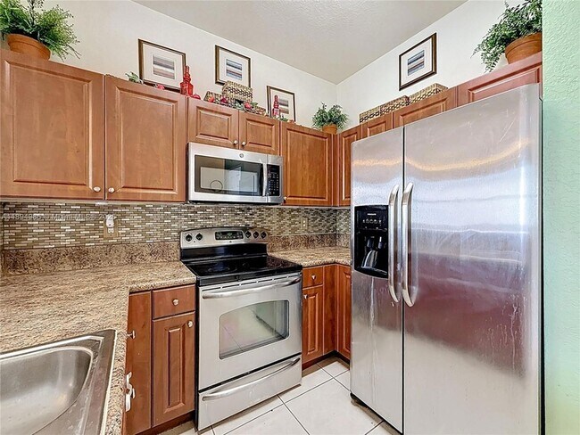 Building Photo - 2935 SE 1st Dr