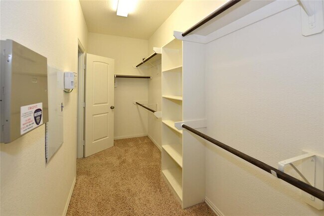 Building Photo - 6715 Rambling Manor Ct