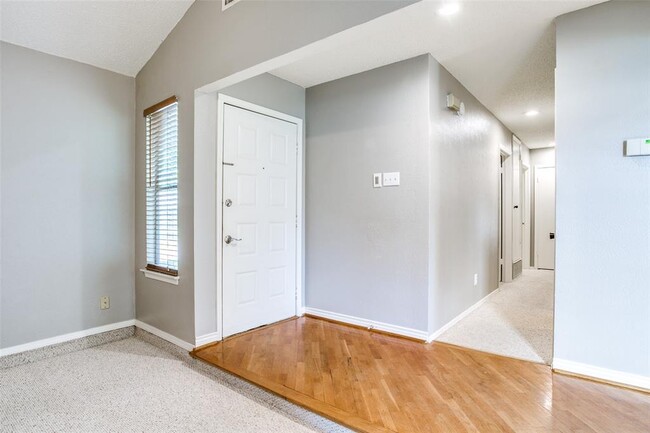 Building Photo - 217 Glenwood Dr
