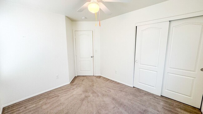 Building Photo - Spacious 3-Bed + Loft & Den | Granite Coun...