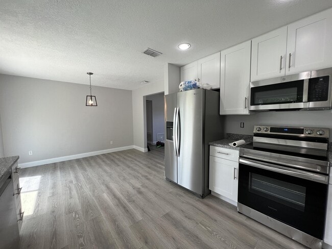 Building Photo - 1313 Summer Breeze Rd