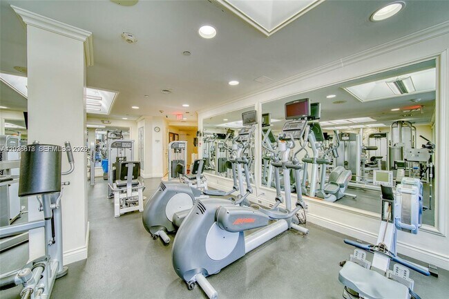 Building Photo - 1121 Crandon Blvd