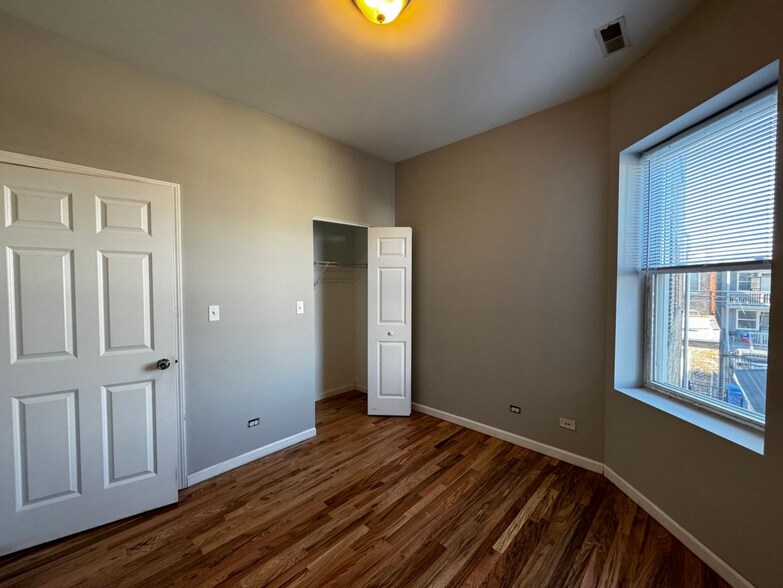 Building Photo - 4724 N Bernard St