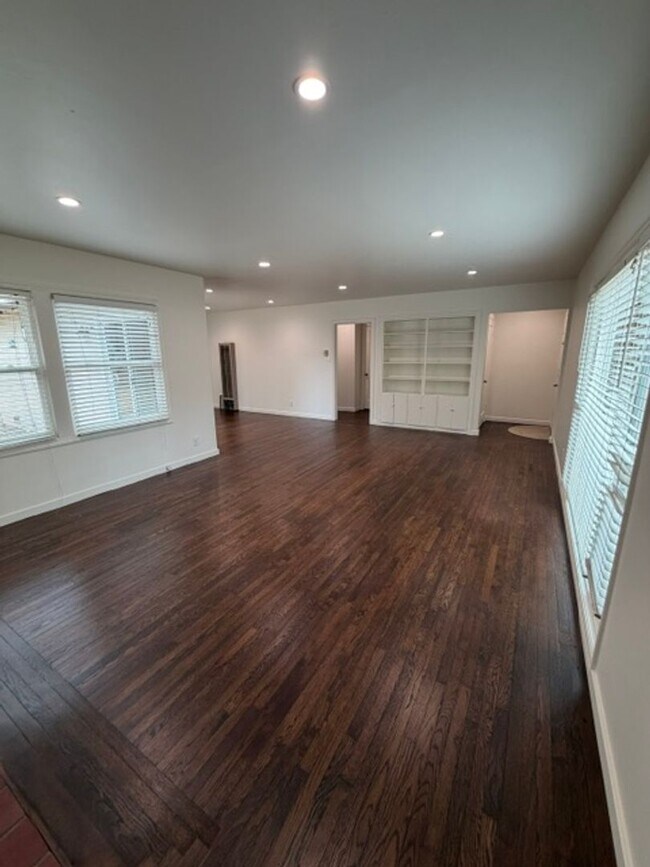 Building Photo - Charming JC Neighborhood Rental with Brand-New Kitchen & Hardwood Floors