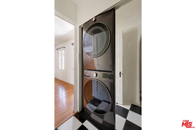 Building Photo - 6856 Los Altos Pl
