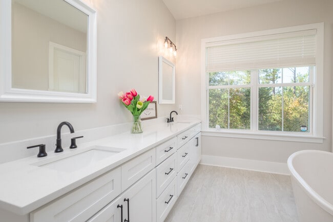 Building Photo - 55 Greystone Ct