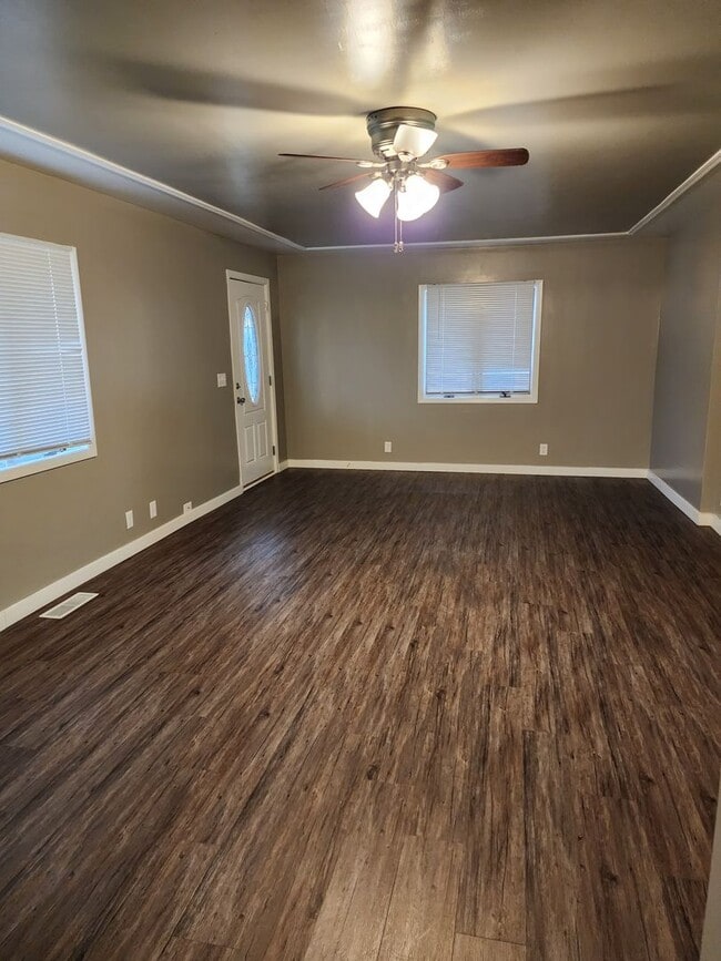 Building Photo - Fantastic single family home!