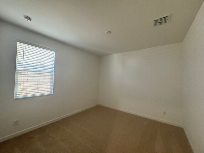 Building Photo - BRAND NEW HOME IN ALORAVITA IN PEORIA