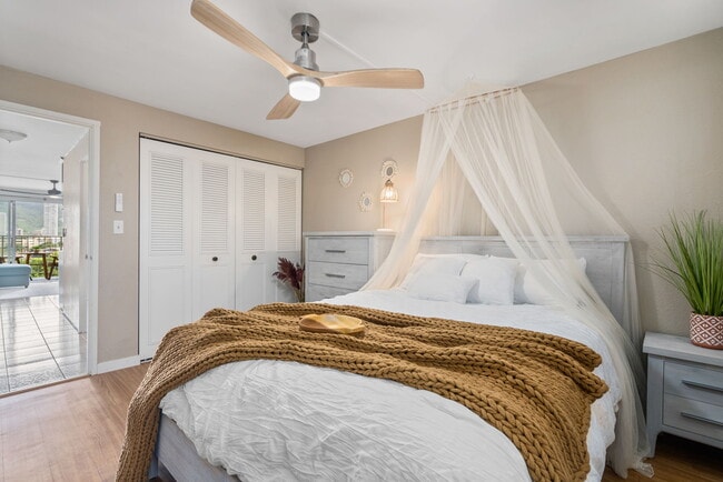 Building Photo - 2211 Ala Wai Blvd